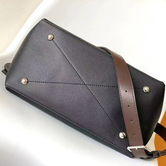 🍀Louis Vuitton perforated handbag Backpack satchel - Picture 4 of 9